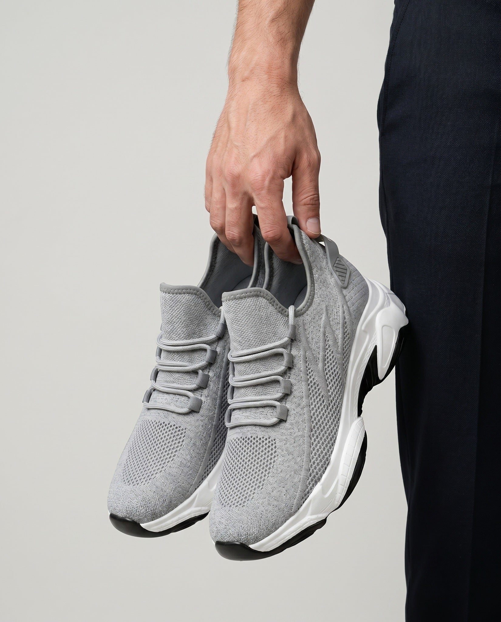 Vertex Grey 6_holding